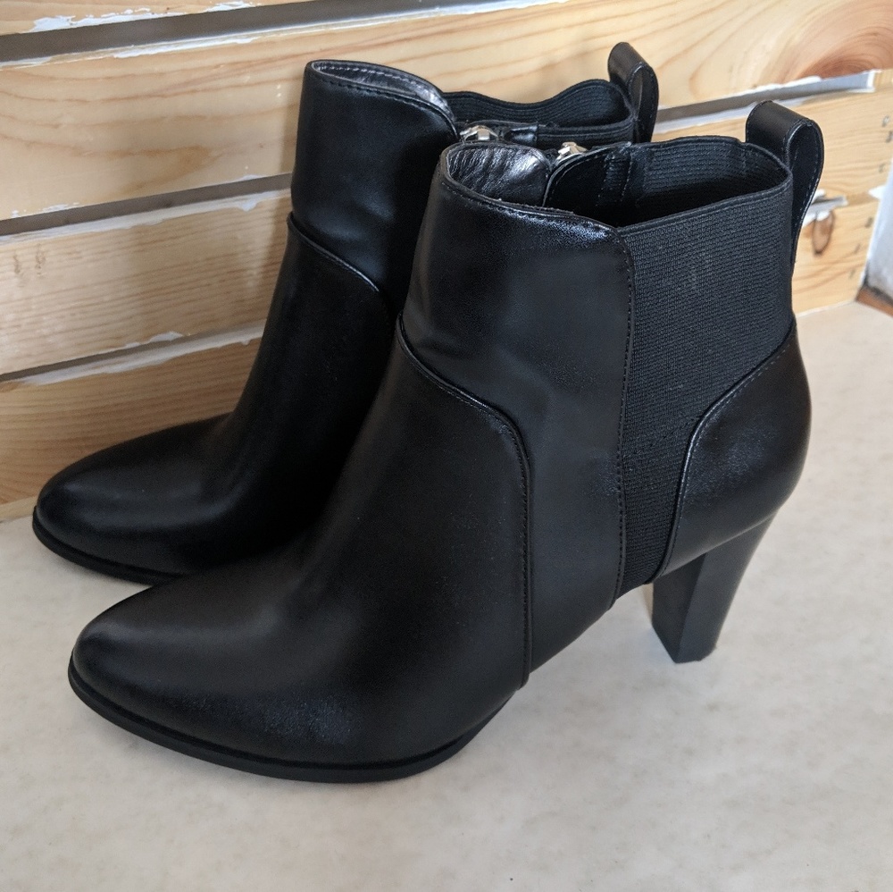 Black Chelsea boots- Adrienne Vittadini - Trot